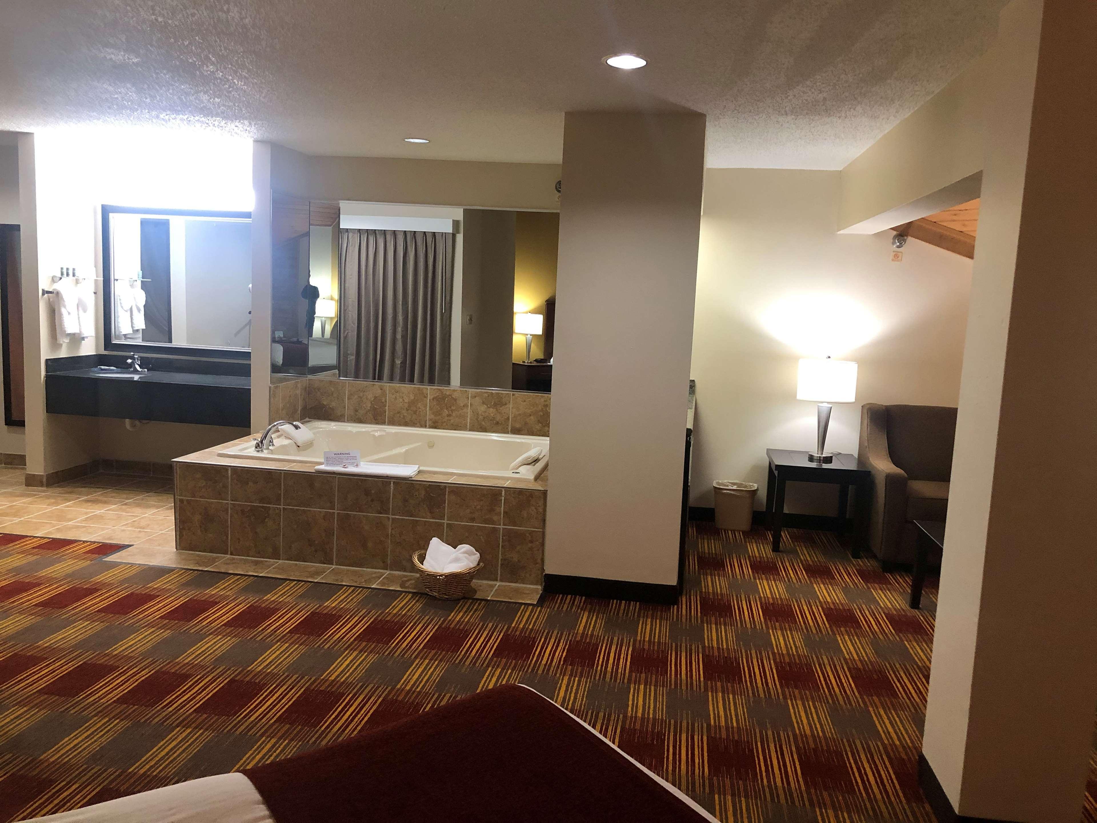 Best Western Lakewood Inn Hebron Exterior foto