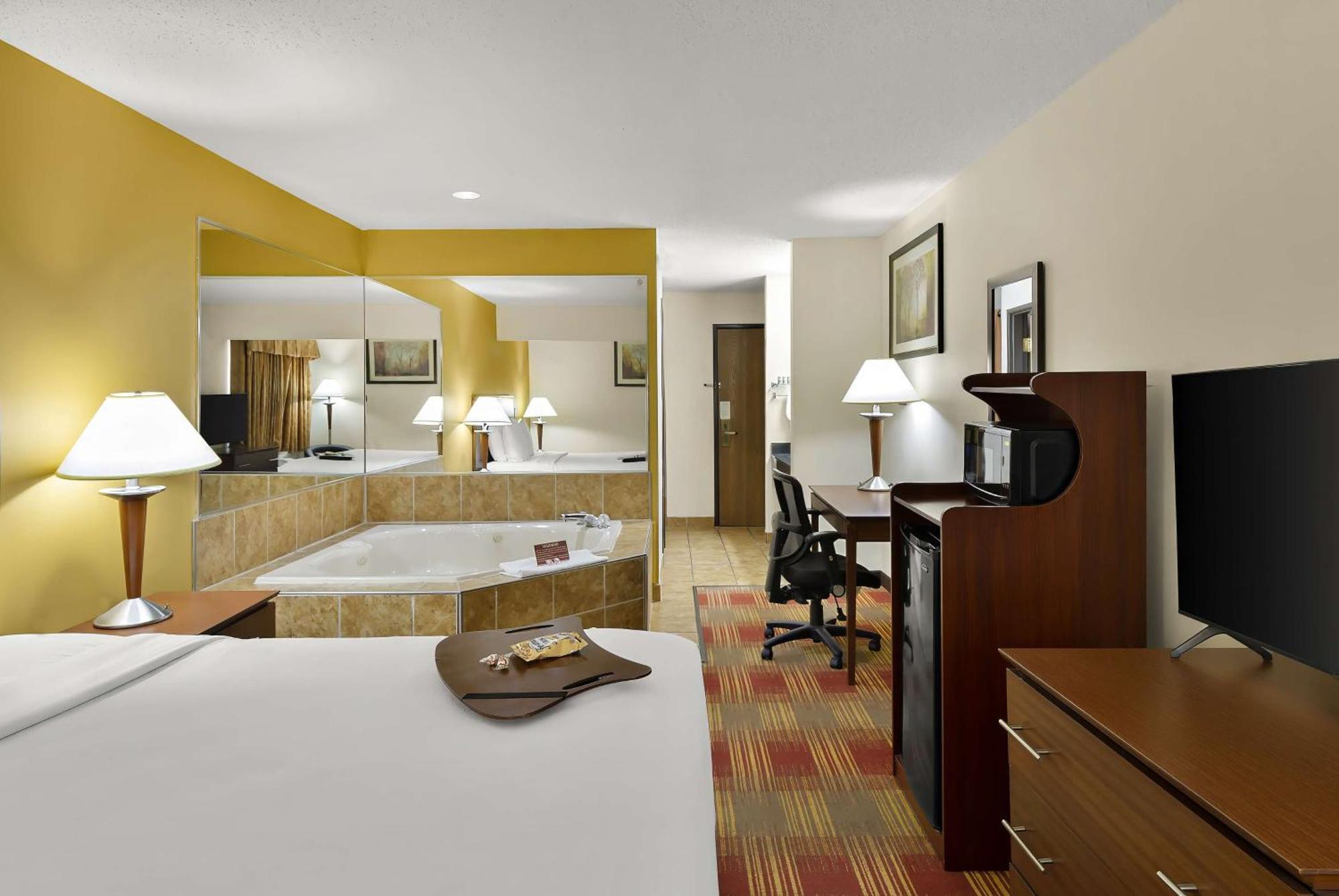 Best Western Lakewood Inn Hebron Exterior foto