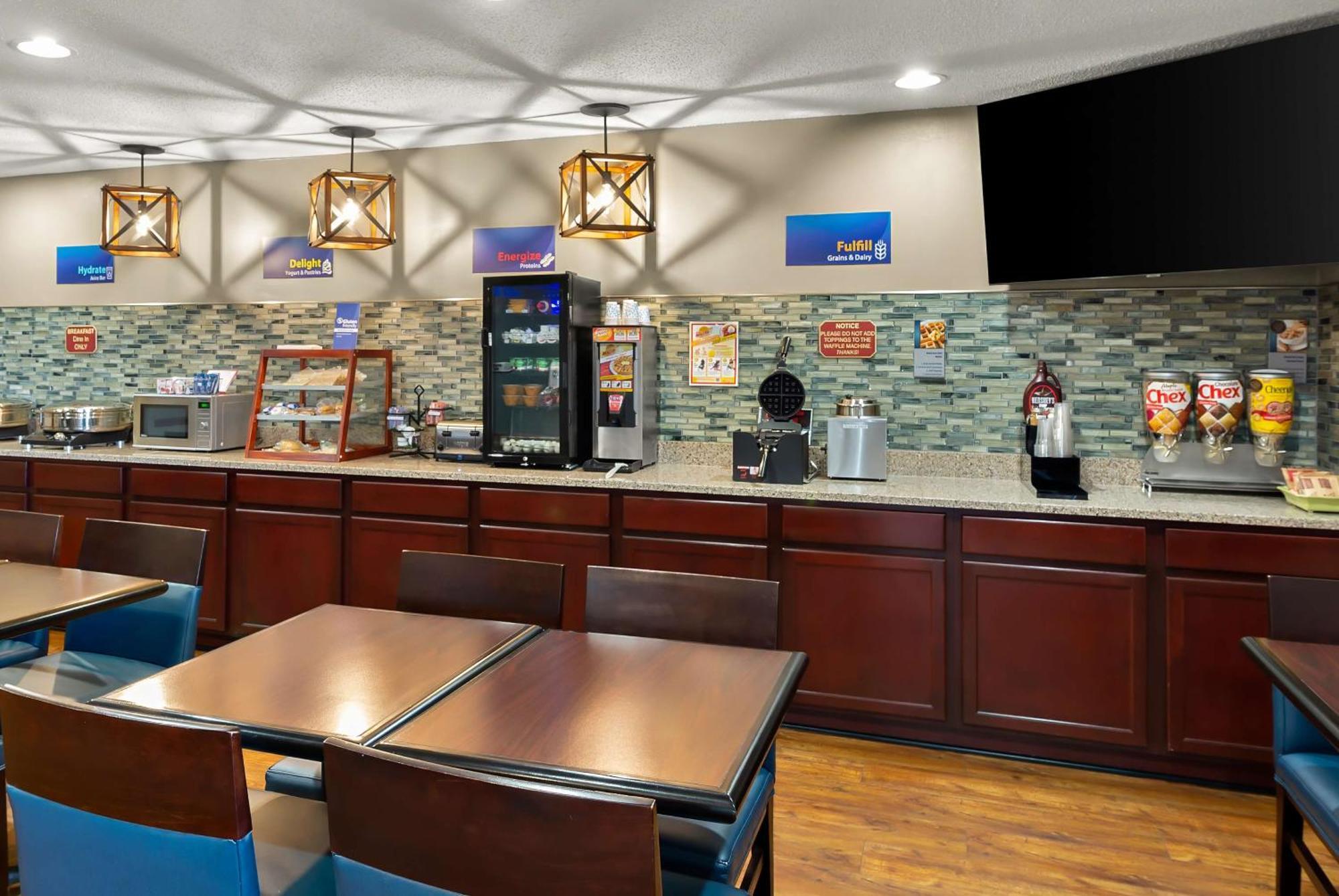 Best Western Lakewood Inn Hebron Exterior foto
