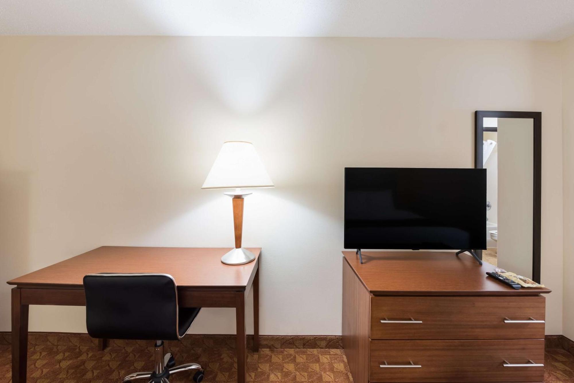 Best Western Lakewood Inn Hebron Exterior foto